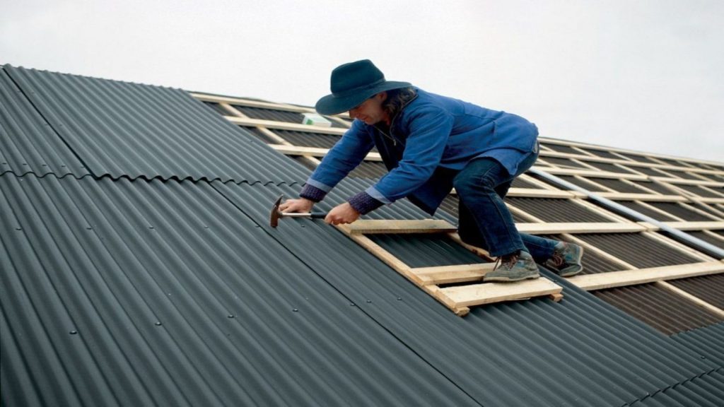 Plastic or Metal - Which roofing sheets are best for Your House?