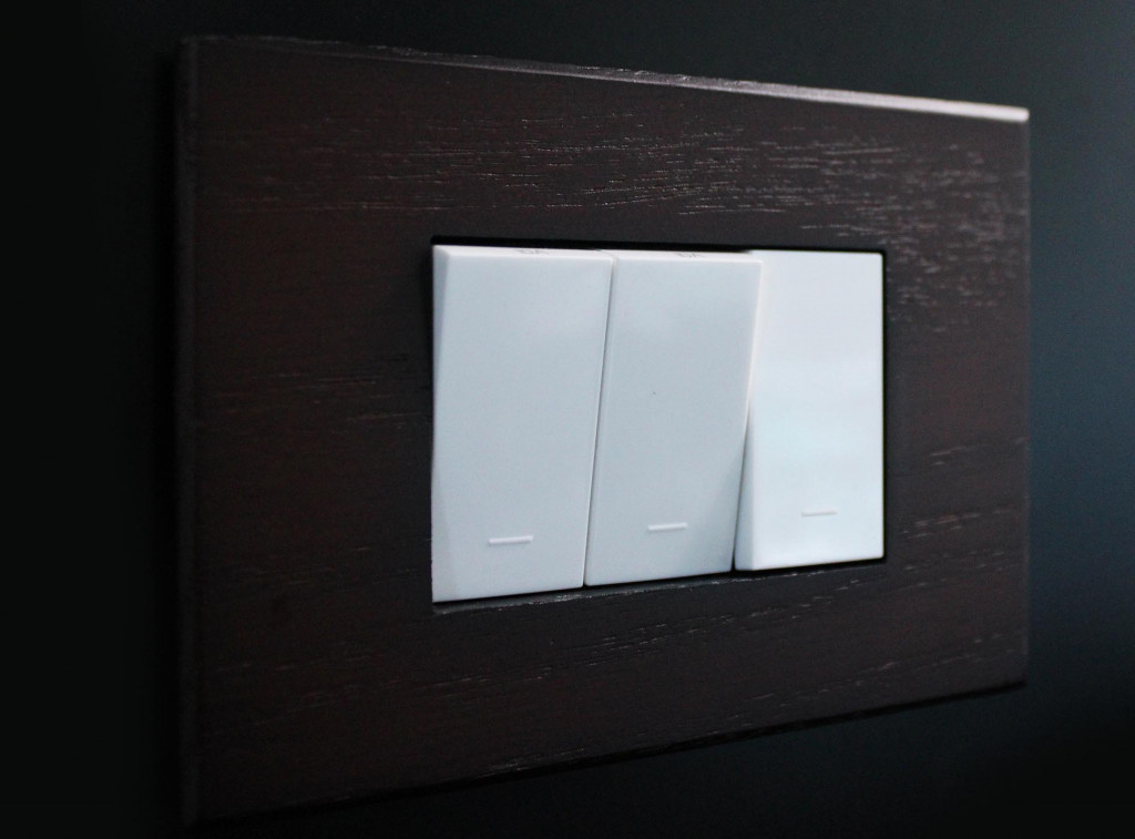 Englaze Review: Premium Electrical Switches & Sockets range from L&T